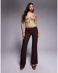 Tiger Mist - Kittie - pantalon ajusté puis évasé à taille basse et détail boutonné - chocolat - Lyst