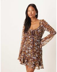 ASOS - Asos design petite - robe courte avec buste froncé et manches longues à imprimé fleurs - marron - Lyst