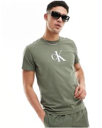 Calvin Klein - T-shirt girocollo oliva con logo a monogramma - Lyst
