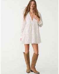 Stradivarius - Robe courte à broderies - Lyst