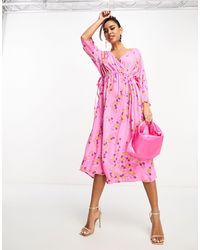 Y.A.S - Vestido midi rosa con estampado floral y lateral fruncido - Lyst