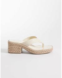 Calvin Klein - Sandales style espadrilles à talon carré et entredoigt - beige - Lyst