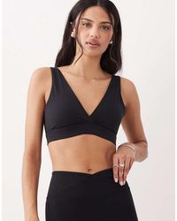 Tala - Sujetador Deportivo Con Cuello De Pico Dayflex De - Lyst