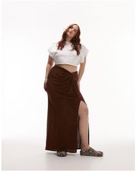 TOPSHOP - Falda larga marrón lisa con detalle retorcido delantero - Lyst