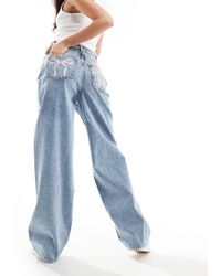 Miss Selfridge - – lässig geschnittene jeans mit acid-waschung und schleifenmotiv auf den taschen - Lyst