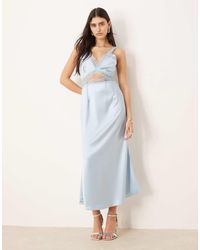Never Fully Dressed - Vestido Lencero Semilargo Con Abertura Y Ribete De Encaje Mimi De - Lyst