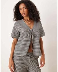 Jdy - Top A Cuadros Vichy Negros Con Lazada Delantera De Sirsaca De (Parte De Un Conjunto) - Lyst