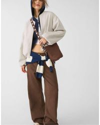 Stradivarius - Crossbody Tas Van Imitatiesuède Met Riem - Lyst