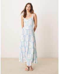 ASOS - Vestito Midi Stropicciato Blu Pallido Con Stampa Stile Cartolina E Scollo A Cuore - Lyst