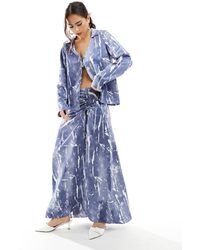 Vero Moda - Falda Larga Azul Fruncida En La Parte Delantera Con Estampado Efecto Agrietado De Satén De (Parte De Un Conjunto) - Lyst