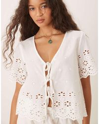 Iisla & Bird - Broderie Tie Front Short Sleeve Beach Shirt Co-ord - Lyst