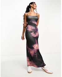 ASOS - Vestido largo morado ceñido con estampado abstracto en el mismo tono y diseño - Lyst