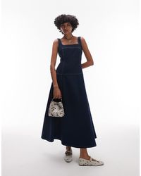 TOPSHOP - Robe mi-longue en jean structurée à taille basse - délavé - Lyst
