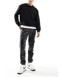 ASOS - Toelopende Cargobroek Met Leerlook - Lyst