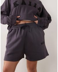 Kaiia - Plus - short d'ensemble molletonné en coton mélangé avec logo brodé - foncé - Lyst