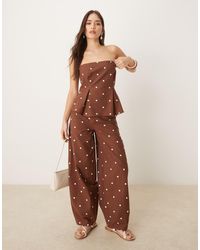 ASOS - Pantalones Marrón Chocolate De Pernera Barrel Con Estampado De Lunares De Mezcla De Lino De (Parte De Un Conjunto) - Lyst