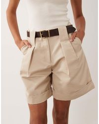 ASOS - Getailleerde Shorts Met Riem En Omslag - Lyst