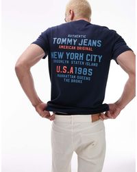 Tommy Hilfiger - Camiseta Azul Marino Con Estampado Trasero De Texto Y Bandera Norteamericana De - Lyst