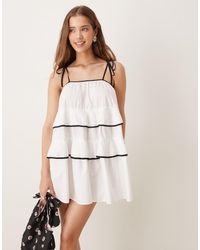 Sister Jane - Vestito Corto Color Avorio A Contrasto A Balze Con Volant - Lyst
