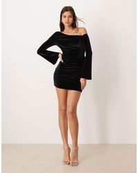ASOS - Vestido Corto De Manga Larga Con Hombro Caído Y Falda Fruncida De Terciopelo De - Lyst