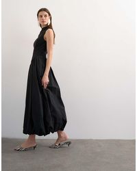 TOPSHOP - Vestito Lungo Accollato Nero Con Fondo Asimmetrico A Palloncino - Lyst