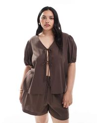 Pieces Plus - Pieces Curve Tie Detail Short Sleeve Top - Lyst