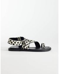 schuh - Tanvi Toe Loop Sandal With Ankle Strap And Buckle Detail - Lyst