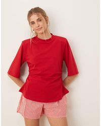 ASOS - Camiseta Con Cintura Entallada Y Hombreras De - Lyst