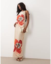 Vero Moda - Vestido Midi Dorado Pálido Sin Mangas Con Espalda Descubierta Y Estampado Floral Extragrande De Satén - Lyst