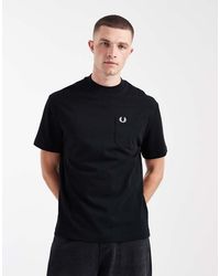 Fred Perry - T-Shirt Met Logo Op De Zak - Lyst