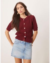 ASOS - Gilet à manches courtes en maille texturée avec boutons dorés - bordeaux - Lyst