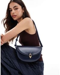 ASOS - Sac effet croco à bandoulière réglable avec fermoir clippé en métal - Lyst