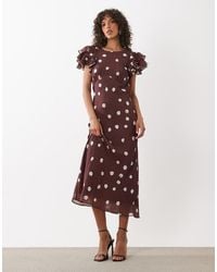 Nobody's Child - Lola V Neck Back Detail Flutter Sleeve Midi Dress - Lyst