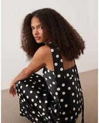 Mango - – schulterfreies maxikleid aus satin mit polka dots und schaldetail - Lyst