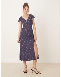 ASOS - Vestito Da Giorno Midi Blu A Fiori Con Maniche Con Volant E Scollo A V - Lyst