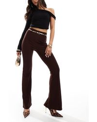 ASOS - Pantaloni A Zampa Slim Color Cioccolato A Coste Con Apertura Sul Retro E Cintura Oro - Lyst