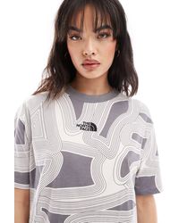 The North Face - Camiseta gris extragrande con estampado geométrico - Lyst