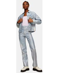 TOPSHOP – Kort – Gerade Jeans mit Folienbeschichtung - Mettallic