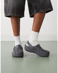 Crocs™ - Sabots classiques à découpes fleuries - lune - Lyst