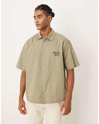 ASOS - Camicia Vestibilità Classica Kaki A Righe Con Ricamo Sul Petto - Lyst