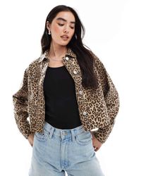 ONLY - Chaqueta Vaquera Corta Con Estampado De Leopardo De - Lyst