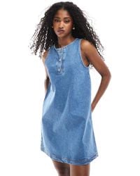 ASOS - Robe droite courte en jean avec détail boutonné - moyen - Lyst
