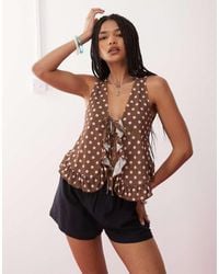 Reclaimed (vintage) - Blouse Van Kaasdoek Met Stippenprint, Ruches En Gestrikte Voorkant - Lyst