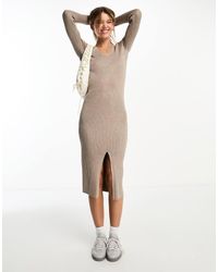 New Look - Vestido Midi Color Visón Con Abertura Lateral Y Cuello De Pico De Canalé De - Lyst
