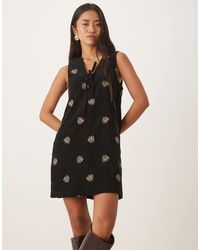 Nobody's Child - Robe chasuble courte en velours côtelé à broderies et détail noué - Lyst