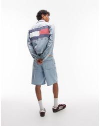 Tommy Hilfiger - Giacca Di Jeans Lavaggio Chiaro Vintage Con Stampa Di Bandiera Sul Retro - Lyst