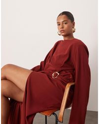 ARRANGE - Curve - robe longue drapée à manches longues avec détail en métal doré - Lyst