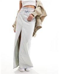Calvin Klein - Falda vaquera larga con abertura delantera y lavado claro - Lyst