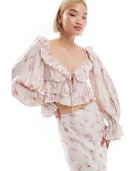 Love Triangle - Crop Top Van Gekreukte Stof Met Ruches En Vervaagde Print, Deel Van Co-Ord Set - Lyst