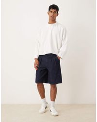 ASOS - Pantalones Cortos Vaqueros Azules De Corte Alargado Con Lavado Medio Y Pinzas Dobles De - Lyst
